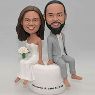 Wedding custom bobbleheads with a bouquet in bride's hand