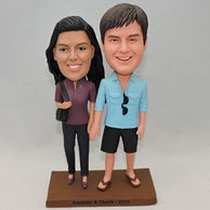 Hand in hand sweet coupld bobblehead with black bag