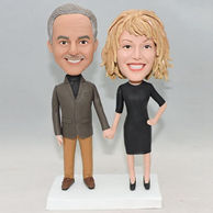 Personlized couple bobbleheads with hand in hand