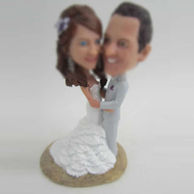 Personalized custom bobbleheads of wedding cake