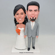 Sweet couple bobblehead for romantic wedding