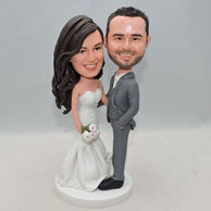 Personalized happy wedding bobblehead with white an pink bouquet