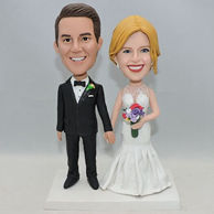 Sweet couple bobblehead for romantic wedding