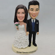 Custom-made newly-married bobbleheads in Wedding scene